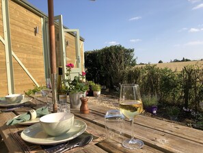 Outdoor dining - A beautiful Railway Carriage, with stunning views & use of the Ndoro Pool. (Chippenham)