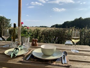 Outdoor dining - A beautiful Railway Carriage, with stunning views & use of the Ndoro Pool. (Chippenham)