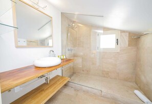 Bathtub, hair dryer, towels