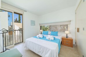 4 bedrooms, iron/ironing board, free WiFi, bed sheets