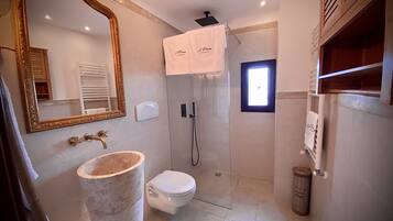 Doccia, asciugacapelli, bidet, asciugamani