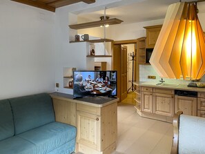 Apartamento Confort, 2 habitaciones, vistas a la montaña | Ropa de cama de alta calidad y mobiliario individual