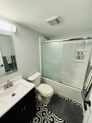 Combined shower/tub, hair dryer, towels, soap