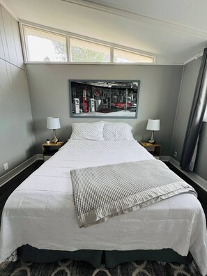 3 bedrooms, iron/ironing board, free WiFi, bed sheets