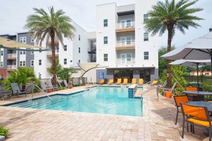 Pool - Walk to UF | Stylish 2BR | Ideal for Hospital & Gator Visitors (Gainesville)