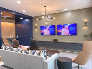 Interior - Walk to UF | Stylish 2BR | Ideal for Hospital & Gator Visitors (Gainesville)