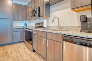 Fridge, microwave, stovetop, dishwasher - Walk to UF | Stylish 2BR | Ideal for Hospital & Gator Visitors (Gainesville)