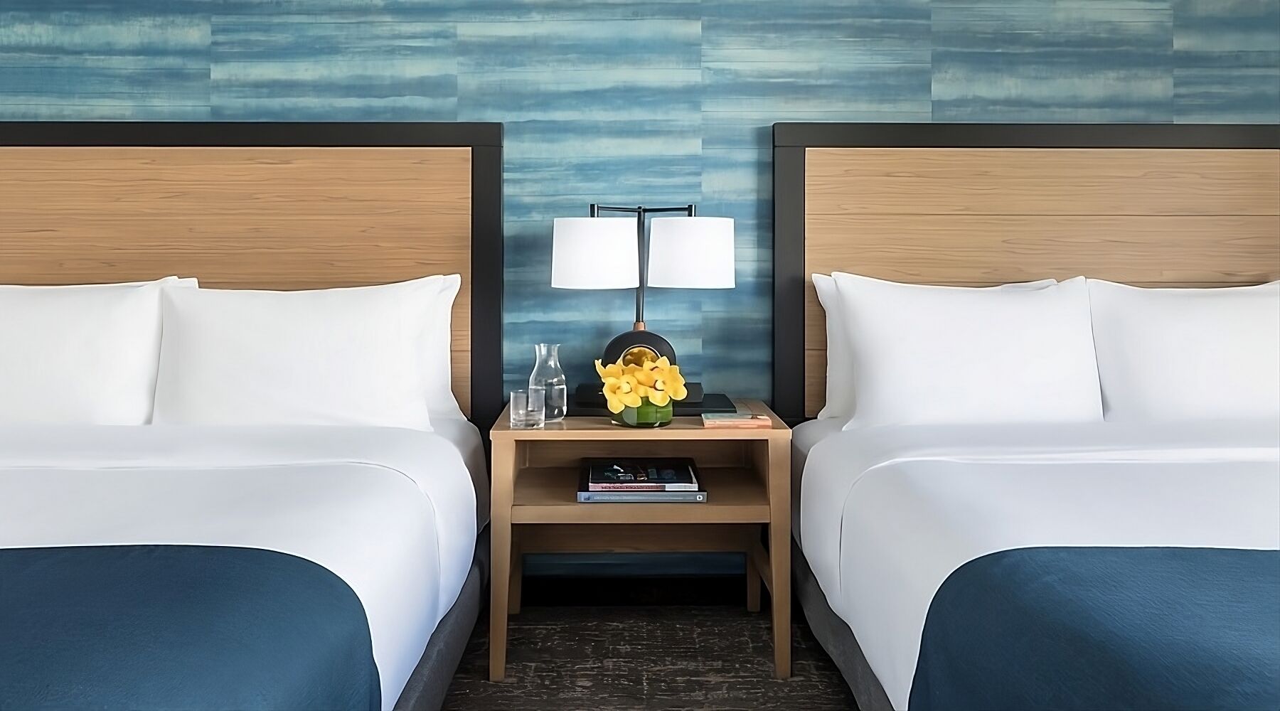 2 x Deluxe Two Queens Room at Hotel Caza