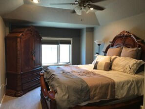 5 bedrooms, desk, iron/ironing board, free WiFi