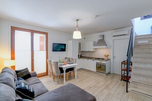 TV - Rosa del Lago Apartment (Peschiera del Garda)