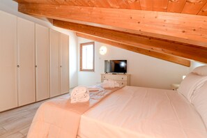 2 bedrooms, iron/ironing board, free WiFi