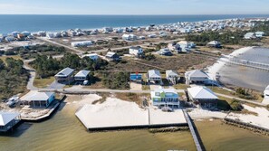 Una spiaggia nelle vicinanze