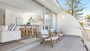 Outdoor dining - OCEAN VIEWS - LOCATION - BEACH & SHOPS (Sunshine Beach)