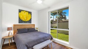 3 bedrooms, iron/ironing board, free WiFi, bed sheets - Shellys by Experience Jervis Bay (Huskisson)