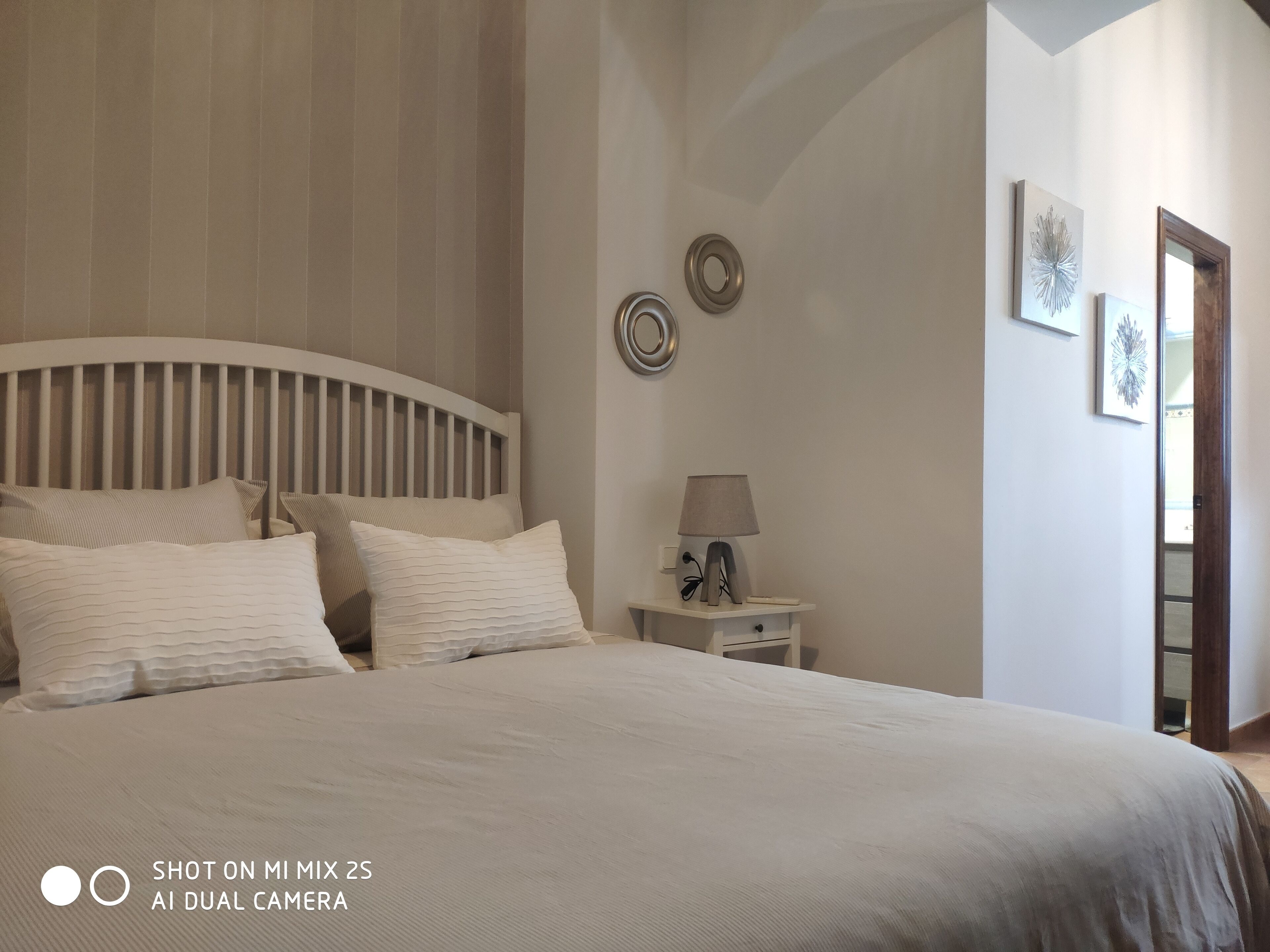 3 bedrooms, desk, iron/ironing board, free WiFi