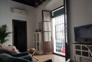 TV - Casa en la Judería, en Pleno Centro Histórico (Carmona)