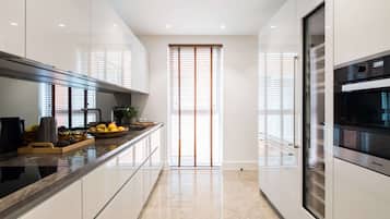 Luxury-Apartment | Eigene Küche | Esstisch