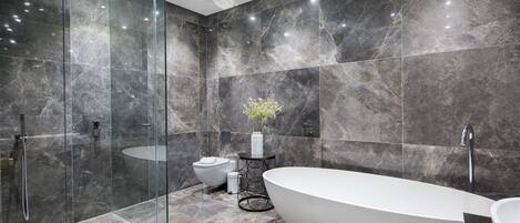 Luxury Apartment | Bathroom | Towels