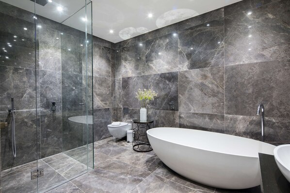 Luxury Apartment | Bathroom | Towels