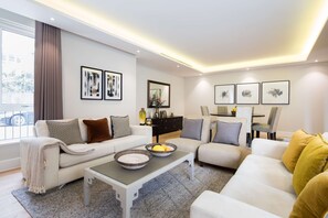 Luxury Apartment | Living area - Hessian Gold (London)