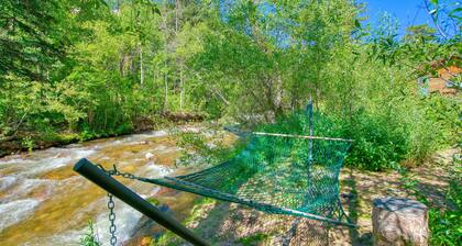 Riverside Mountain Cabin with Patio & Wildlife
