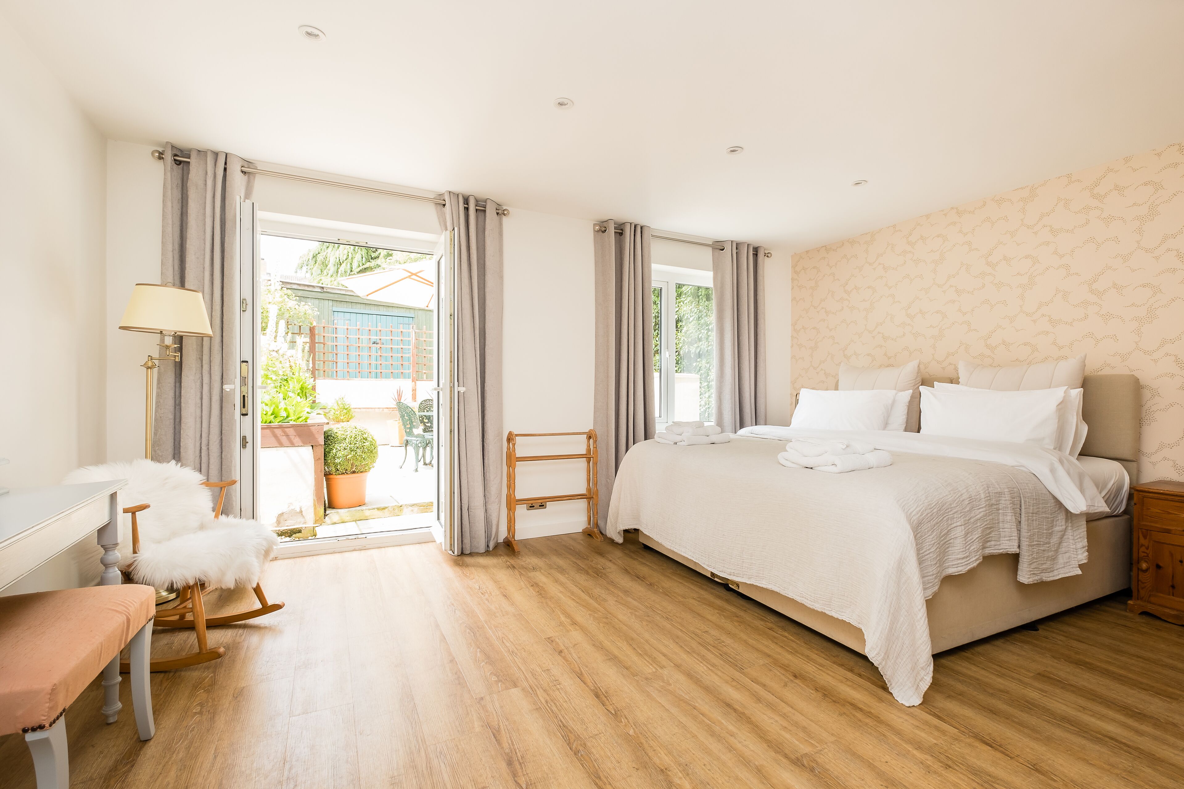 2 Schlafzimmer, Reisekinderbett, kostenloses WLAN, Bettwäsche