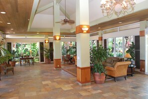 Interior - Oceanfront Mahana Condo  1BR/1BA Sweeping Views Ac, Pool (Lahaina)
