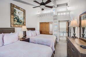 3 Schlafzimmer, Schreibtisch, Bügeleisen/Bügelbrett, Reisekinderbett