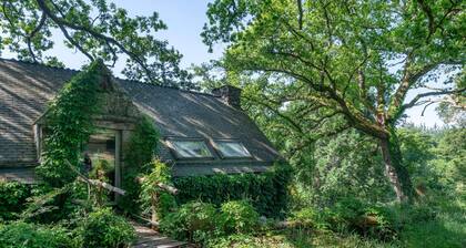 Typical cottage for 6 in the Breton countryside