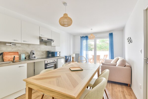 Fridge, microwave, oven, dishwasher - comfort and beautiful apartment in the heart of Lacanau (Lacanau)