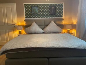 ดีลักซ์บังกะโล, พร้อมสิ่งอำนวยความสะดวกสำหรับผู้พิการ, ปลอดบุหรี่ | 2 ห้องนอน, ผ้านวมขนเป็ด, เตียงเสริม (ฟรี), Wi-Fi ฟรี