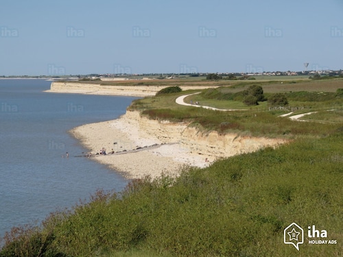 Charming house, 5 minutes from the ocean, La Rochelle and the Ile de Ré. 