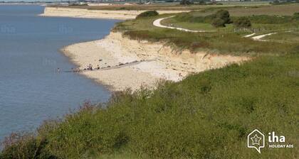 Charmante Maison, Piscine à 5 min de l'océan, 10 min de La Rochelle / ßle de Ré