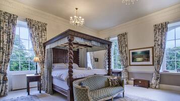 12 bedrooms, iron/ironing board, free WiFi, bed sheets