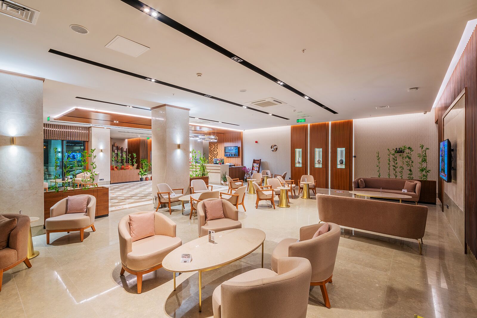 82-cm LCD TV with satellite channels, TV