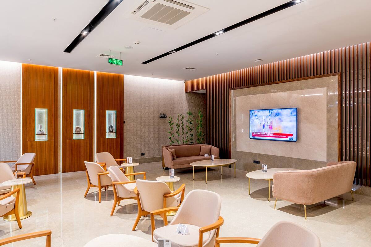 82-cm lcd tv with satellite channels, tv