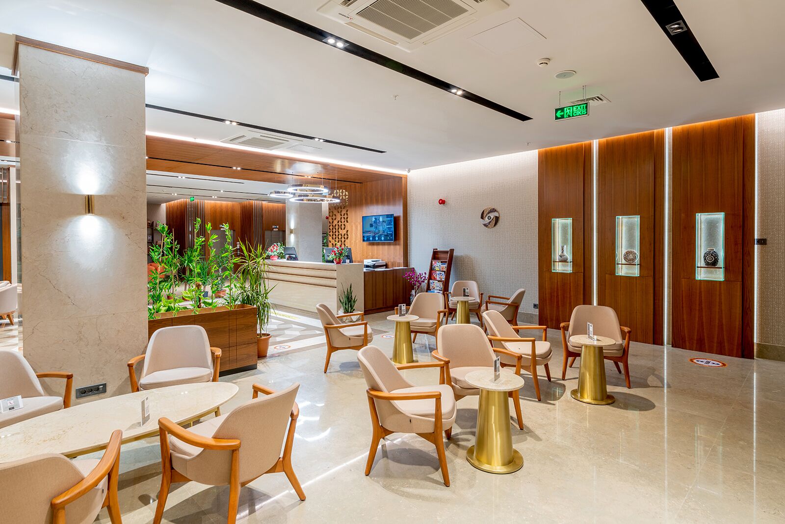 82-cm lcd tv with satellite channels, tv