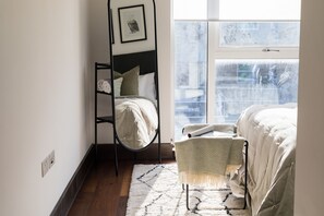 ラグジュアリー アパートメント | 4 室のベッドルーム、低刺激性寝具、アイロン / アイロン台、旅行用ベビーベッド