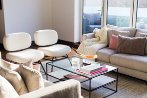 ラグジュアリー アパートメント | リビング エリア | スマートテレビ