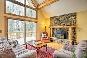 Smart TV, fireplace, video games, DVD player - Huge Private Cabin Getaway w/ Bonus Unit- now with fast Wifi! (Fairplay)