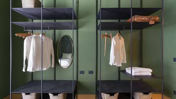 Deluxe Apartment | Individually furnished, blackout curtains, soundproofing, free WiFi