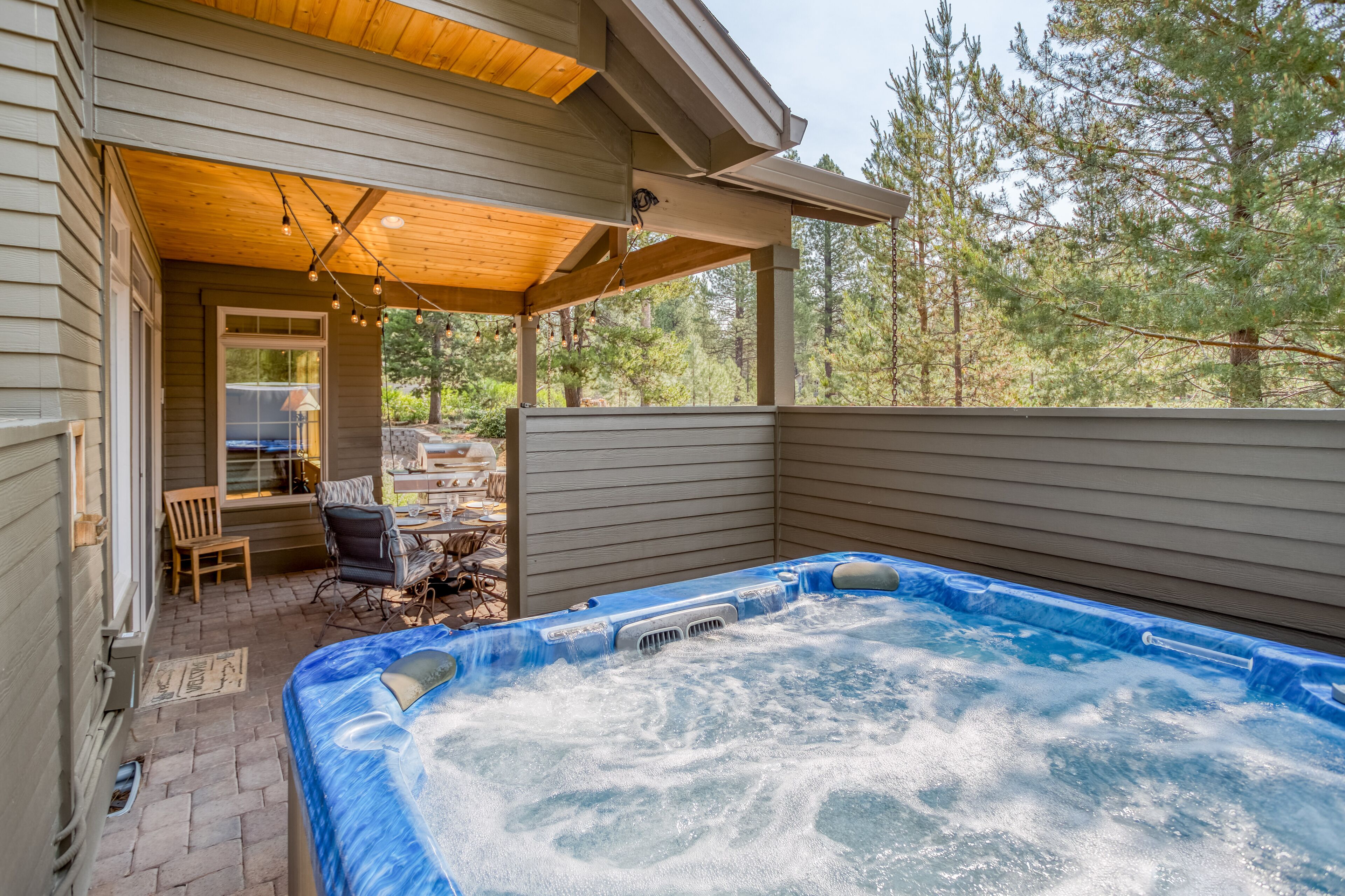 Large Spacious Pet Friendly Home with a Hot Tub and Great Amenities!