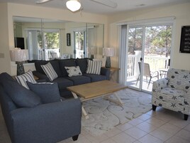 Condo, 1 Bedroom | Living area