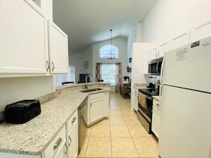 House, 4 Bedrooms | Private kitchen - Southern Comfort Home In Southern Dunes Golf! 4 Bedroom Home by RedAwning (Haines City)