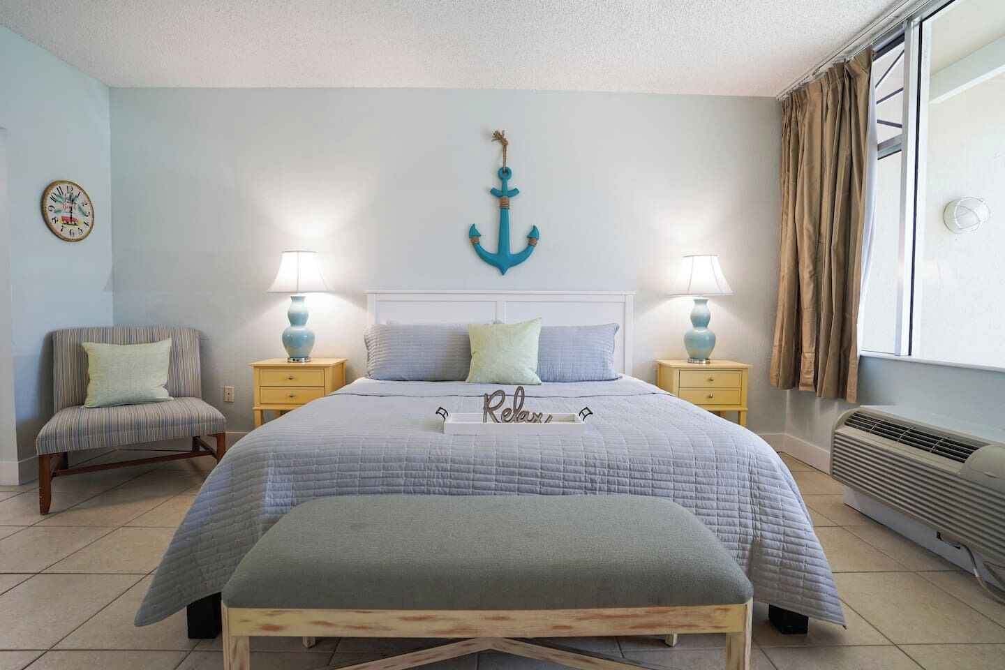 1 makuuhuone, työpöytä, silitysrauta/-lauta, vauvan matkasänky