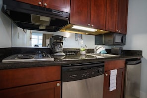 Fridge, microwave, stovetop, dishwasher