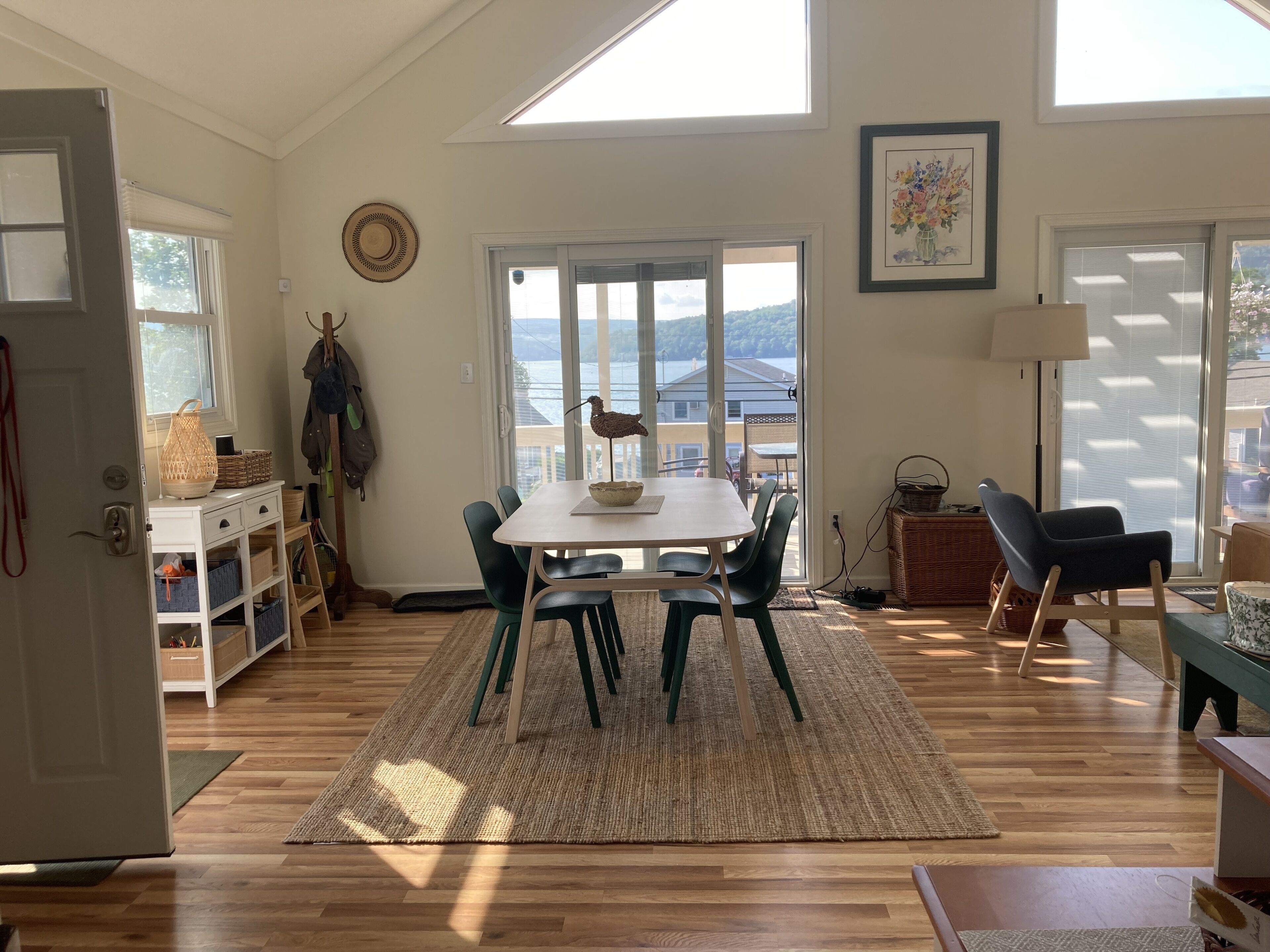 Lakeview Cottage Has it All!
