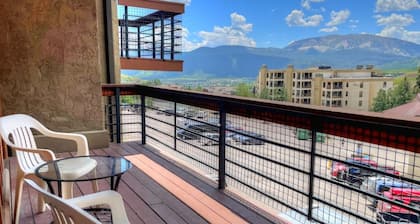 1 Bedroom, LOCATION! Base of Resort, Everything is Close!