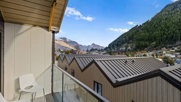 A balcony with a view of a town and mountains. - Central Queenstown Apt 15a - with Gym walk to town (Queenstown)