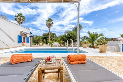 Cozy house with pool 1km from sandy beach in Pescoluse